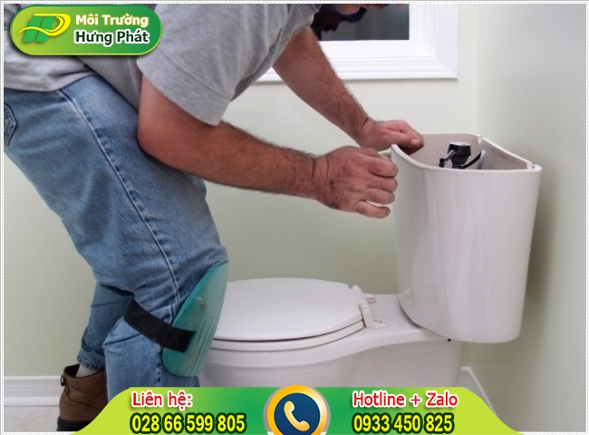 Bồn cầu bị cạn nước khiến chất thải kh&ocirc;ng được xử l&yacute;