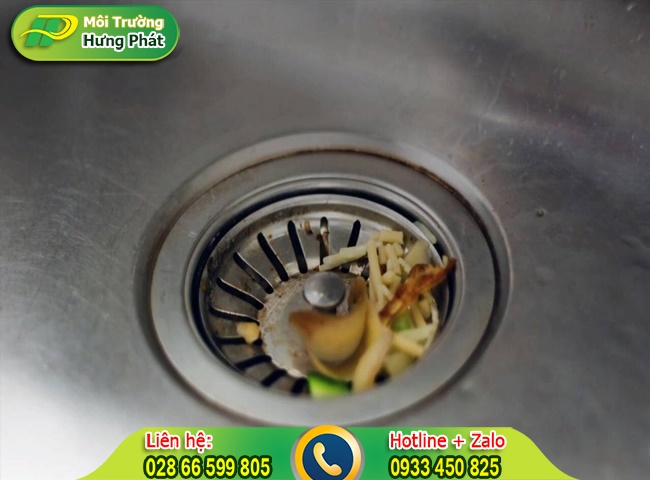 Thức ăn thừa l&agrave; một trong những nguy&ecirc;n nh&acirc;n g&acirc;y nghẹt ống nước