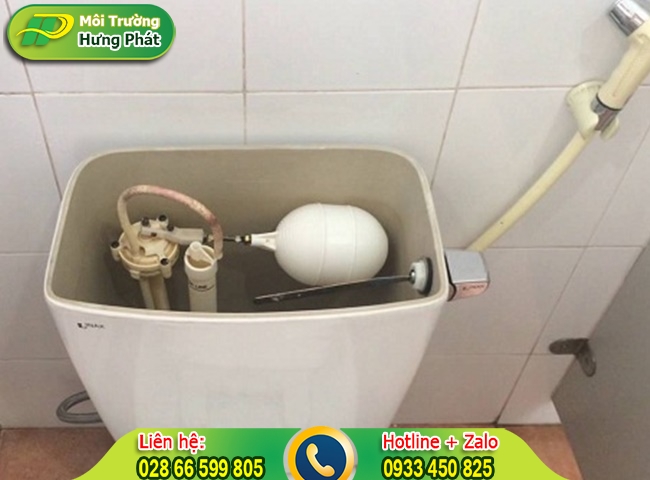 Bồn cầu bị rò rỉ nước do chỉnh bóng phao nước quá giới hạn