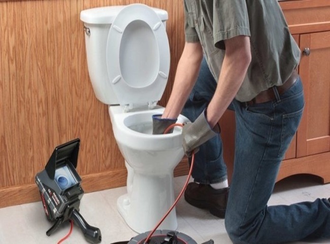 Xử lý bồn cầu bị tắc ngay tại nhà đơn giản
