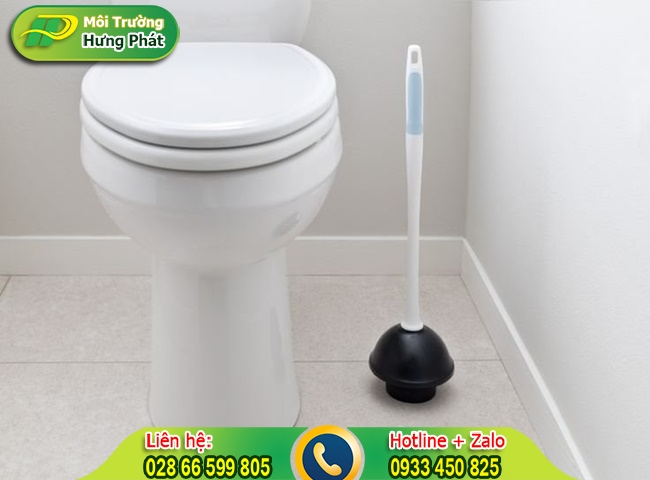 Bồn cầu bị ngập nước c&oacute; thể sử dụng pittong dể sửa chữa