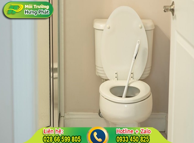 C&aacute;ch sửa bồn cầu bị nghẹt nước ngay tại nh&agrave; đơn giản