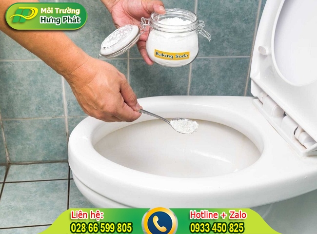 D&ugrave;ng baking soda để giải quyết bồn cầu kh&ocirc;ng l&ecirc;n nước