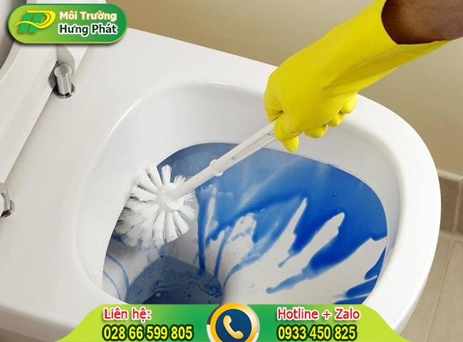 C&aacute;c bước vệ sinh bồn cầu đơn giản