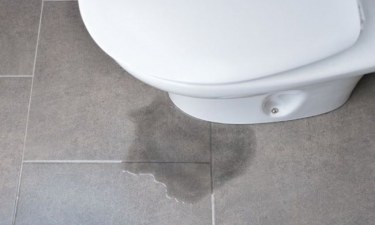 Cách sửa bồn cầu bị tràn nước tại nhà tiện lợi