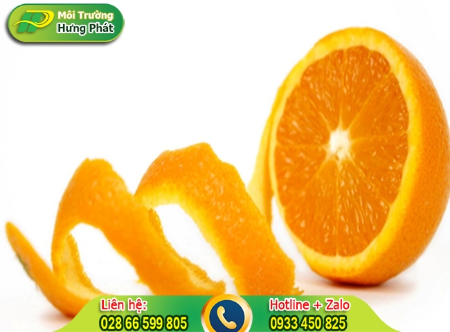 Sử dụng vỏ cam khử m&ugrave;i nh&agrave; vệ sinh