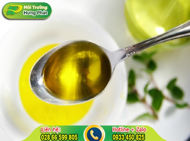 Sử dụng dầu ăn để tẩy băng d&iacute;nh tr&ecirc;n k&iacute;nh hiệu quả