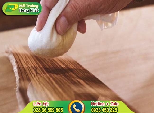 C&aacute;ch tẩy keo 502 d&iacute;nh tr&ecirc;n s&agrave;n gỗ