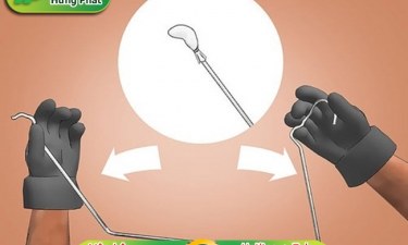 Thông cống nghẹt bằng dây thông tắc lò xo