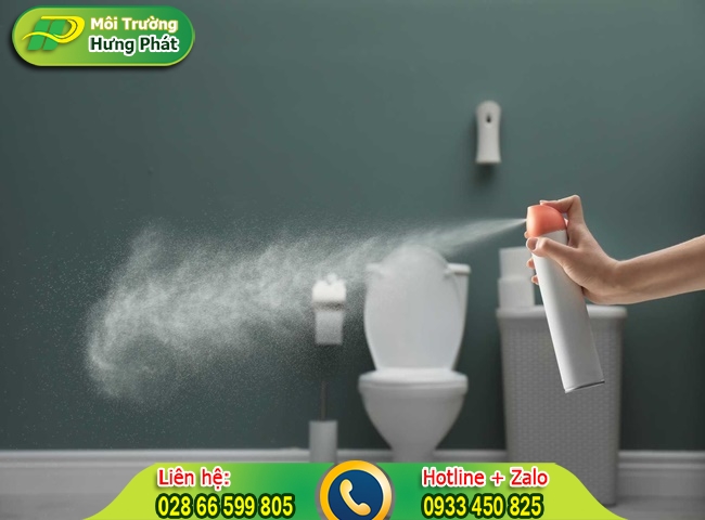 Sử dụng xịt khử m&ugrave;i để loại bỏ m&ugrave;i h&ocirc;i toilet