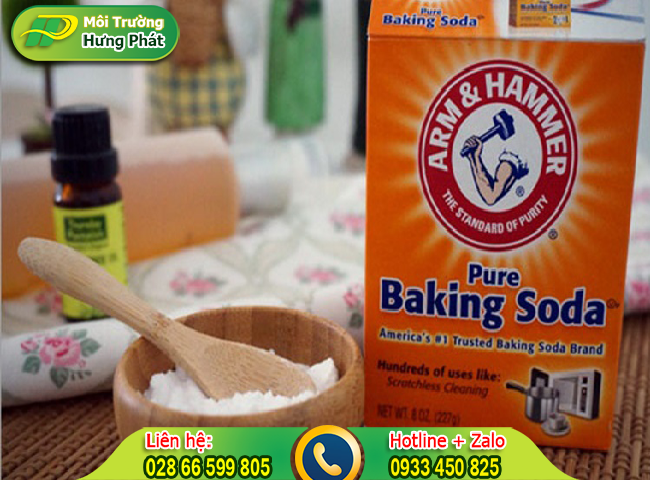 D&ugrave;ng Baking soda để khử m&ugrave;i h&ocirc;i toilet