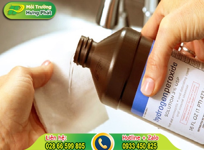 D&ugrave;ng Oxy gi&agrave; để diệt khuẩn bồn cầu
