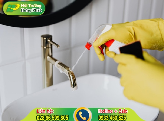 Vệ sinh thiết bị inox nh&agrave; tắm