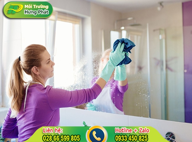 Lau gương đ&uacute;ng c&aacute;ch tr&aacute;nh g&acirc;y trầy xước