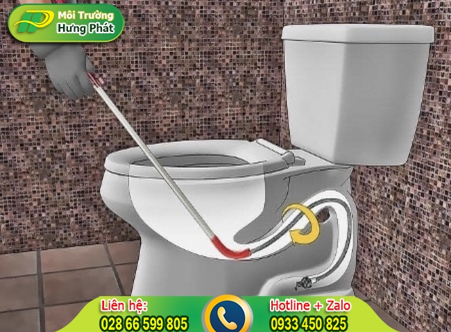 Cách xử lý bồn cầu bị nghẹt hơi chỉ với móc áo