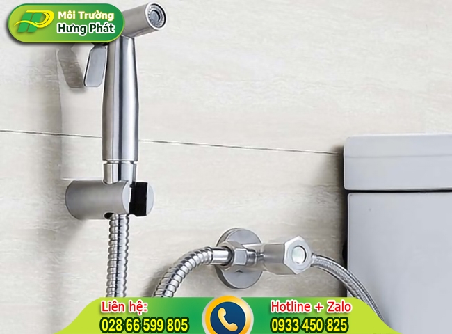 Vòi xịt của bồn cầu bệt tách biệt