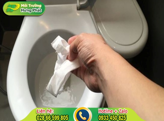 Tr&aacute;nh vứt giấy vệ sinh qu&aacute; nhiều v&agrave;o bồn cầu