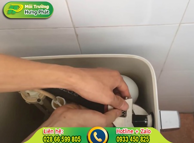 Phao bồn cầu kh&ocirc;ng tự ngắt nước hướng dẫn sửa chữa