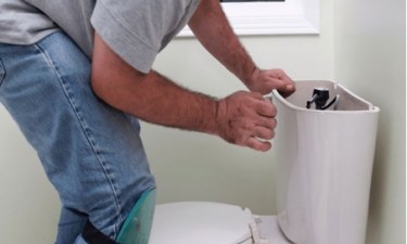 Thay phao trong bồn cầu tự làm tại nhà, đơn giản và hiệu quả