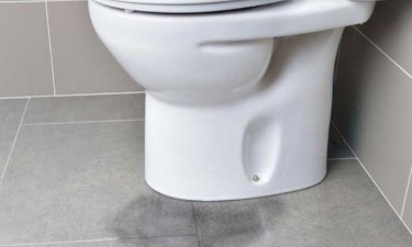 Bồn cầu hay bị rò rỉ nước nguyên nhân, cách sửa bồn cầu an toàn