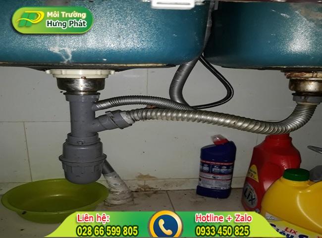 Ống tho&aacute;t nước bồn rửa ch&eacute;n bị nghẹt
