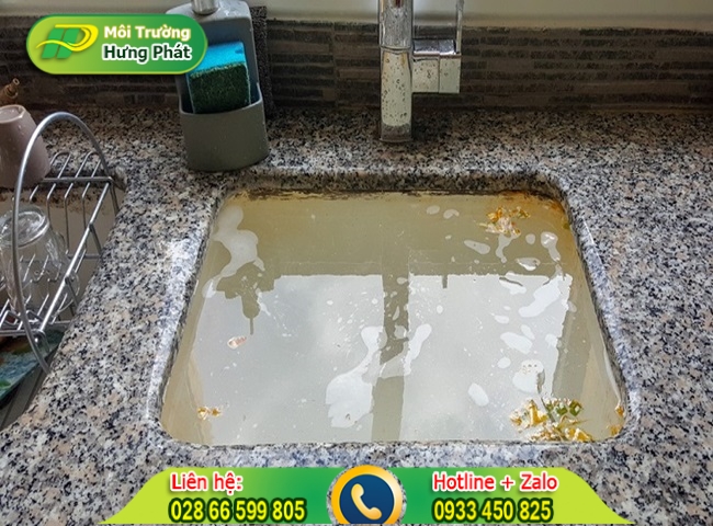 Chậu rửa ch&eacute;n bị nghẹt g&acirc;y nhiều t&aacute;c hại