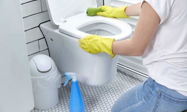 Các cách vệ sinh bồn cầu bị ố vàng đơn giản và hiệu quả nhanh