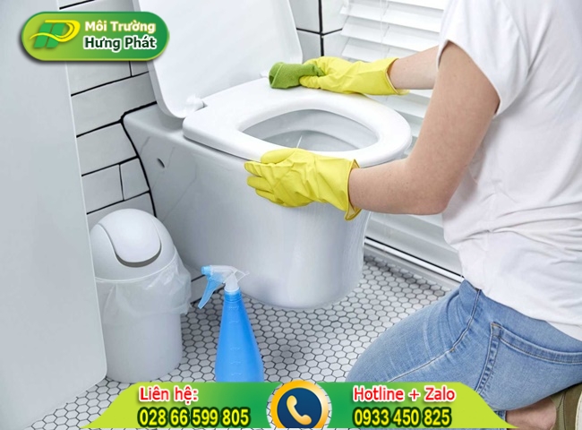 N&ecirc;n vệ sinh toilet định kỳ