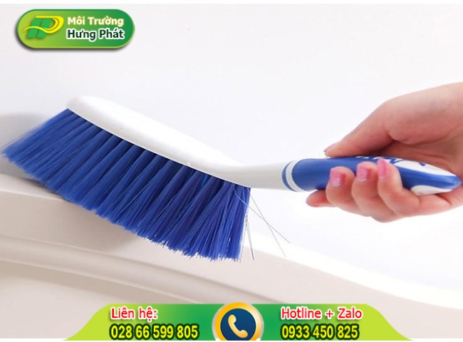 Phủi bụi trước khi dọn dẹp