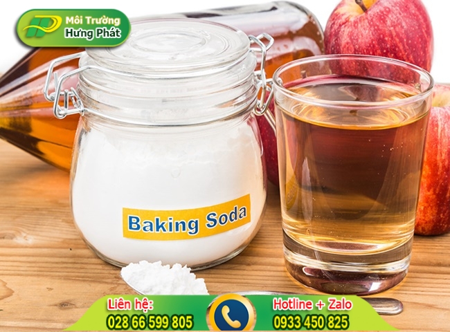 Xử l&yacute; vết bẩn với giấm v&agrave; baking soda