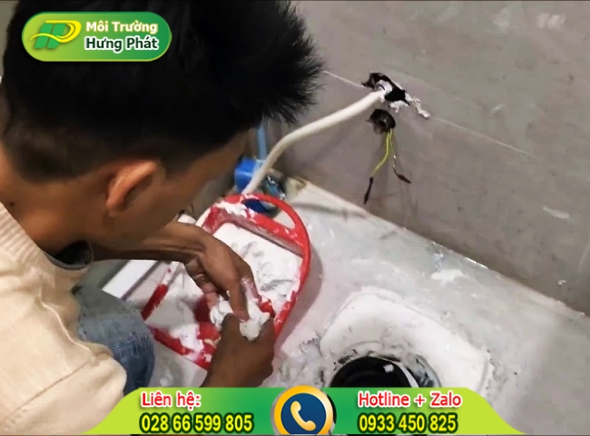 C&aacute;ch chỉnh t&acirc;m xả bồn cầu bị lệch