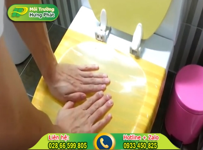 C&aacute;ch th&ocirc;ng bồn cầu bằng băng d&iacute;nh