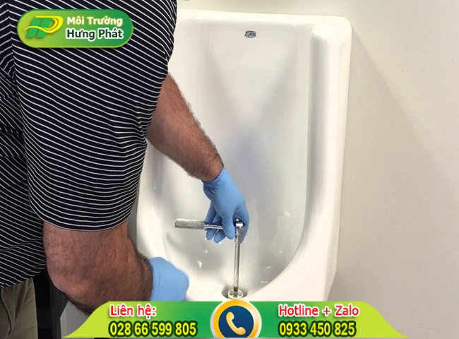 Th&ocirc;ng bồn tiểu nam huyện H&oacute;c M&ocirc;n