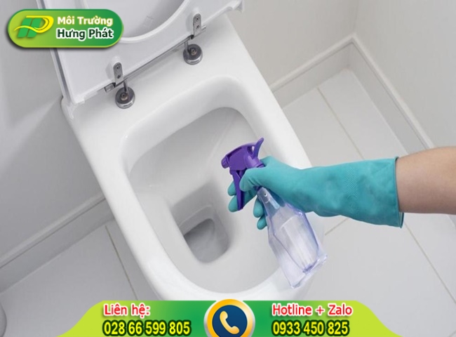 Vệ sinh bồn cầu thường xuy&ecirc;n gi&uacute;p lưu th&ocirc;ng kh&iacute;