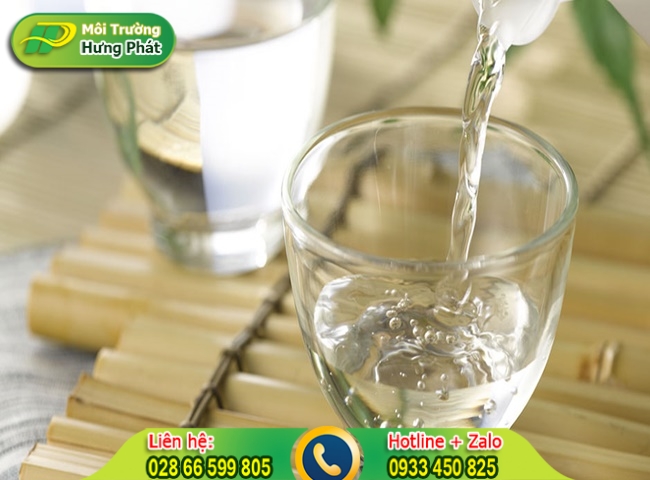 Giấm rượu trắng l&agrave; một chất khử m&ugrave;i tuyệt vời đối với nh&agrave; vệ sinh