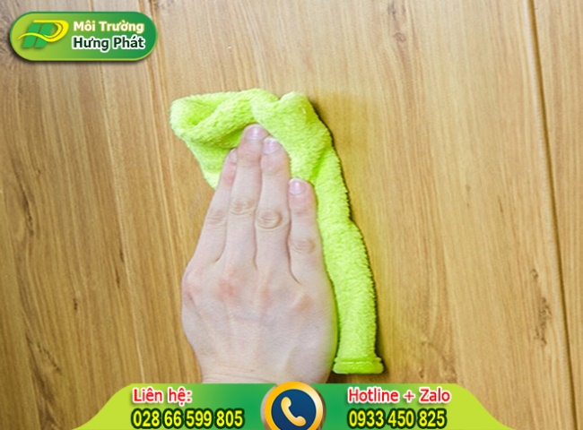 Việc lau kh&ocirc; tường v&agrave; s&agrave;n nh&agrave; vệ sinh sẽ gi&uacute;p giảm sự ph&aacute;t triển của nấm mốc