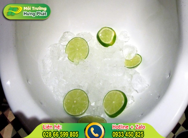 C&aacute;ch xử l&yacute; bồn cầu bị tắc kh&ocirc;ng tho&aacute;t được nước bằng đ&aacute; vi&ecirc;n