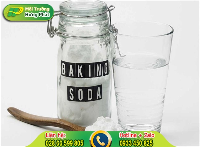 Baking soda c&oacute; khả năng trị m&ugrave;i h&ocirc;i bồn cầu mạnh