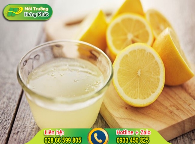 Khử m&ugrave;i bồn cầu bằng chanh tươi