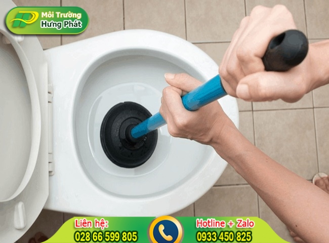 Việc sử dụng p&iacute;t t&ocirc;ng th&ocirc;ng bồn cầu rất dễ vận h&agrave;nh