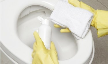 Cách vệ sinh bồn cầu đúng chuẩn không phải ai cũng biết