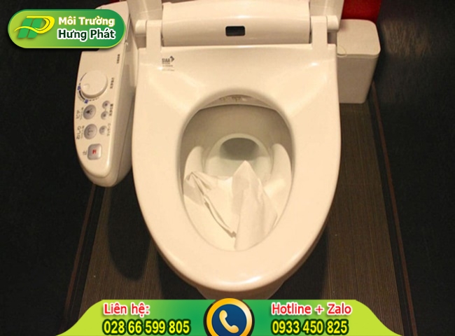 Bỏ giấy v&agrave;o bồn cầu g&acirc;y tắc nghẽn