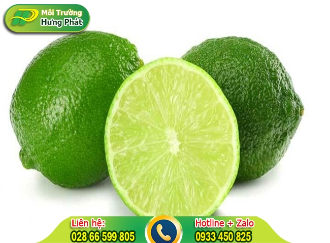 D&ugrave;ng nước cốt chanh h&ograve;a với bột giặt gi&uacute;p tấy sạch c&aacute;c vết bẩn