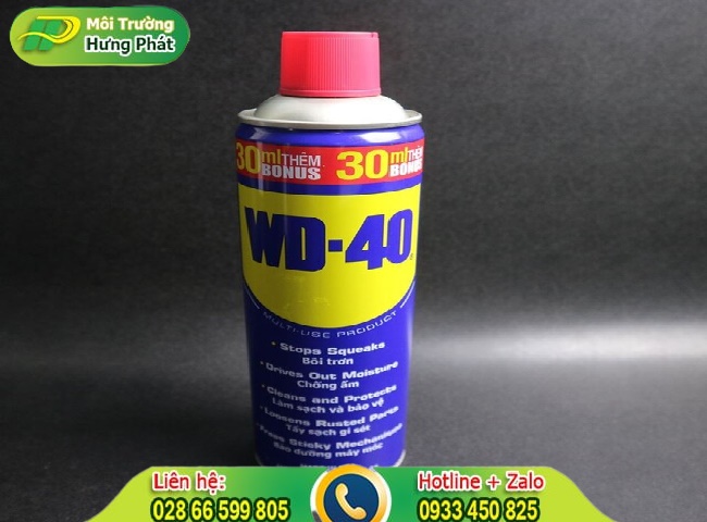 Tẩy vết ố v&agrave;ng bồn cầu bằng chai xịt chống rỉ s&eacute;t WD-40