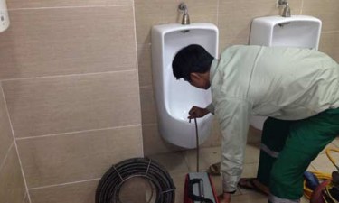 Thông bồn tiểu nam quận 5 Hưng Phát giá trọn gói 300k