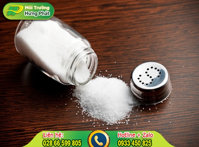 Th&ocirc;ng tắc c&ocirc;́ng bằng baking soda và mu&ocirc;́i