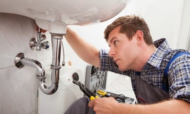 Xử lý toilet chung cư có mùi hôi hiệu quả và nhanh chóng