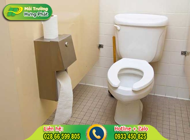 Bồn cầu c&oacute; thể l&agrave; nguy&ecirc;n nh&acirc;n g&acirc;y ra m&ugrave;i h&ocirc;i kh&oacute; chịu