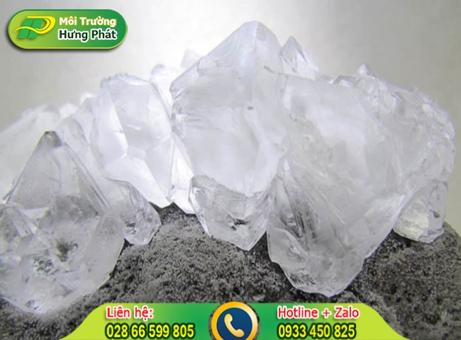 Sử dụng ph&egrave;n chua tẩy ố bồn cầu